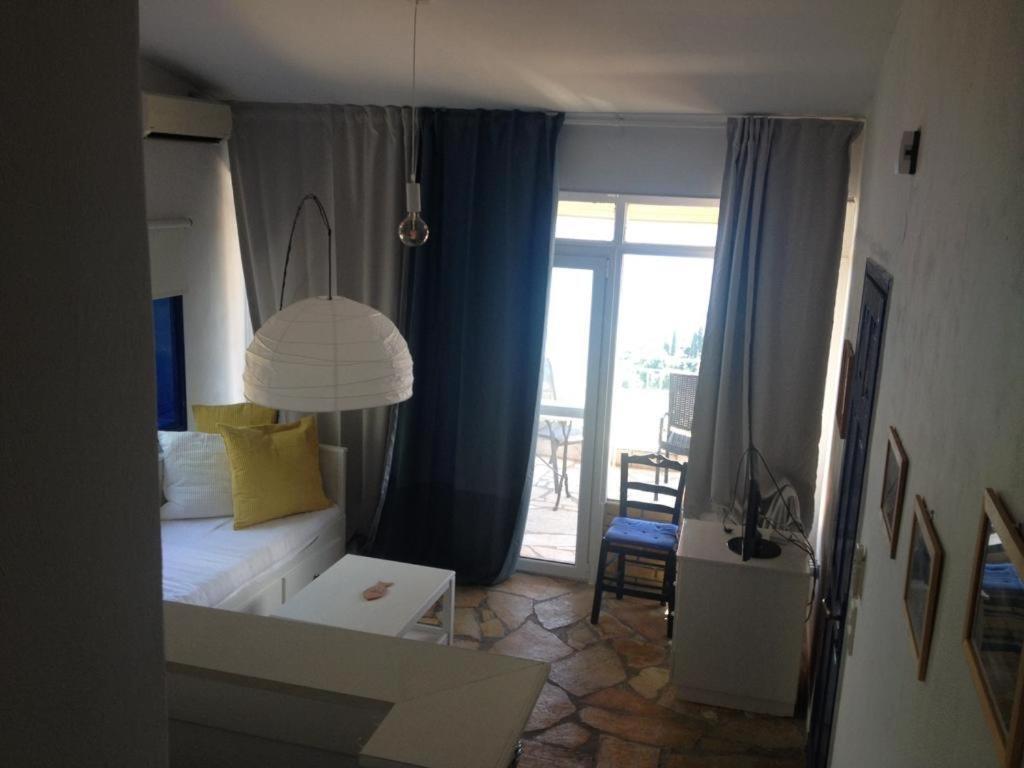 Maria Corfu Loustri Guest house Gimari
